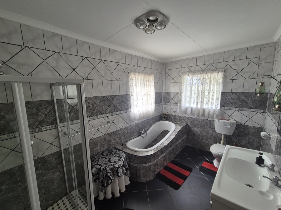 5 Bedroom Property for Sale in Bloemhof North West